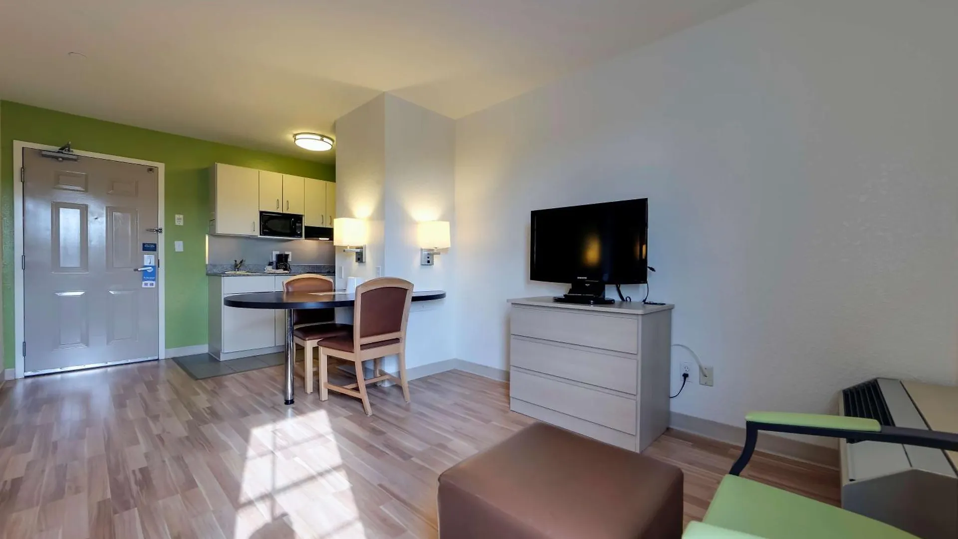 Studio 6 Toronto - Mississauga With Kitchenettes Hotel