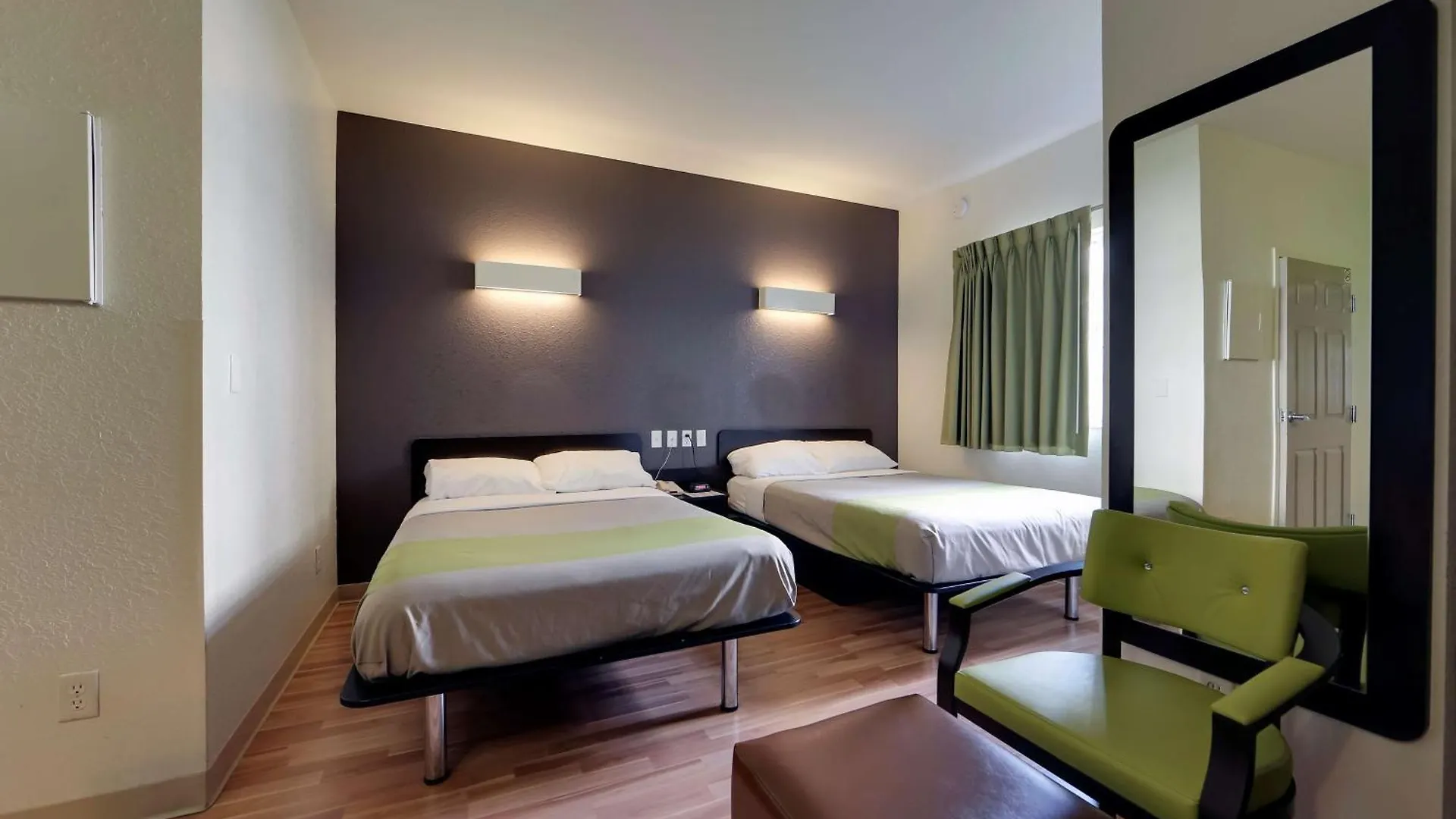 Studio 6 Toronto - Mississauga With Kitchenettes Hotel