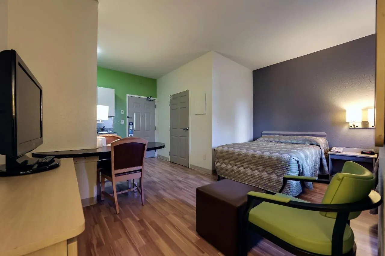 Studio 6 Toronto - Mississauga With Kitchenettes